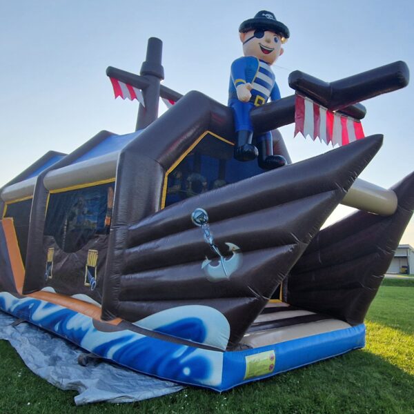 Piepūšamā atrakcija "Pirātu kuģis"  120 eur